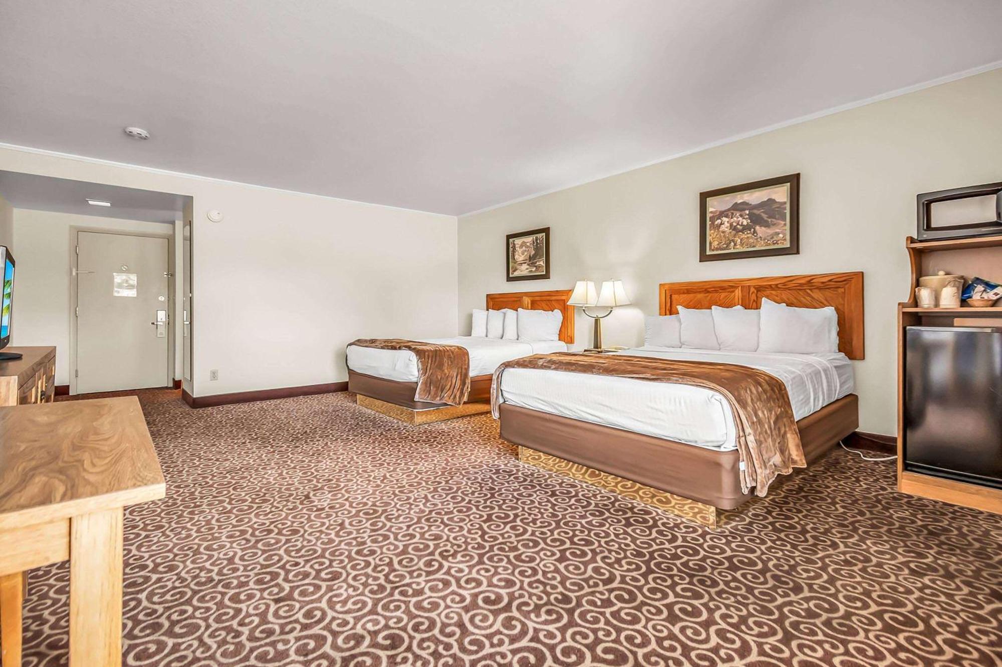 Red Arrow Inn & Suites, A Travelodge By Wyndham Montrose Buitenkant foto