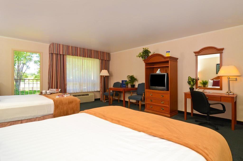 Red Arrow Inn & Suites, A Travelodge By Wyndham Montrose Buitenkant foto